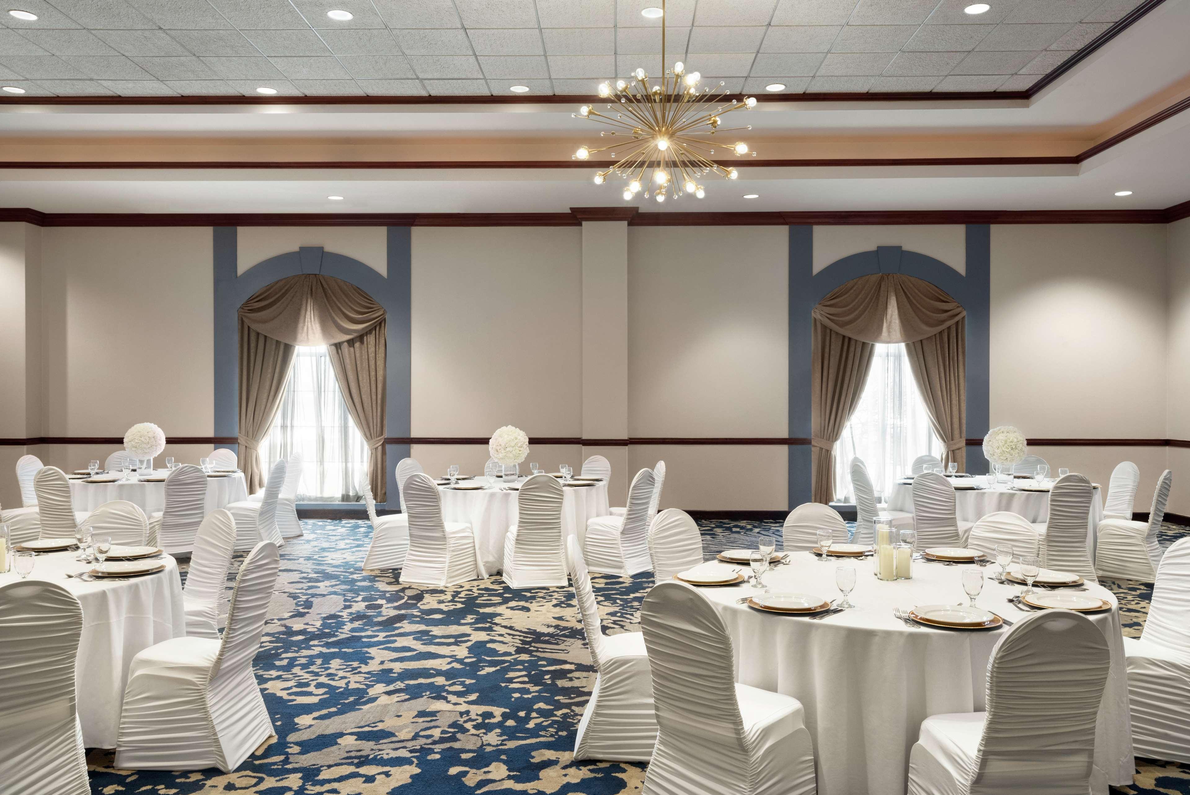 Embassy Suites By Hilton Cleveland Rockside Independence Exterior foto